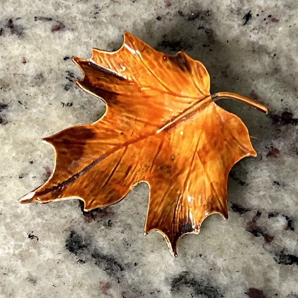 Leaf Maple Leaf Brown Orange Tone Enamel Vintage Gold Brooch Pin‎ H1